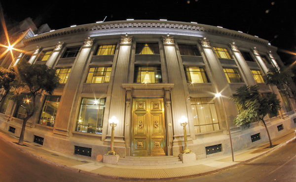Lista nueva fachada del Banco Central