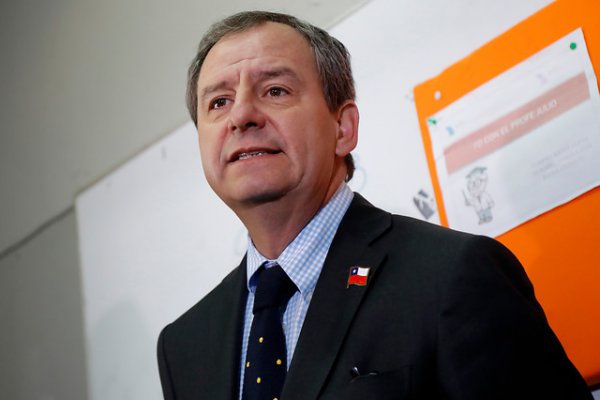 Ministro Varela insiste: entidades con lucro pueden involucrarse en educación por responsabilidad social