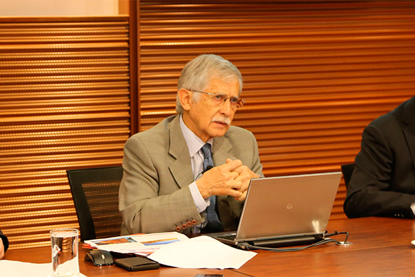 Nelson Pizarro se reúne con Piñera y acepta continuar a cargo de Codelco