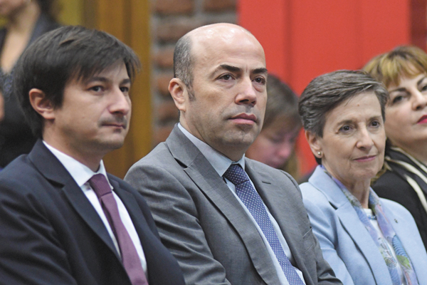 Contralor admite debate interno por la Ley del Sernac: “Esta es una situación inédita”
