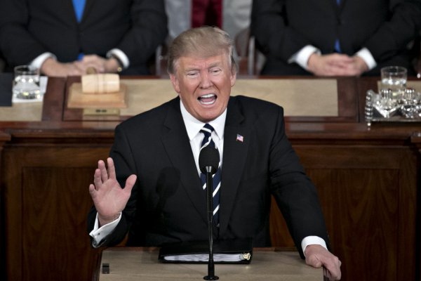 Trump vuelve a cerrar la puerta al TPP: "Los tratados bilaterales son más eficientes"