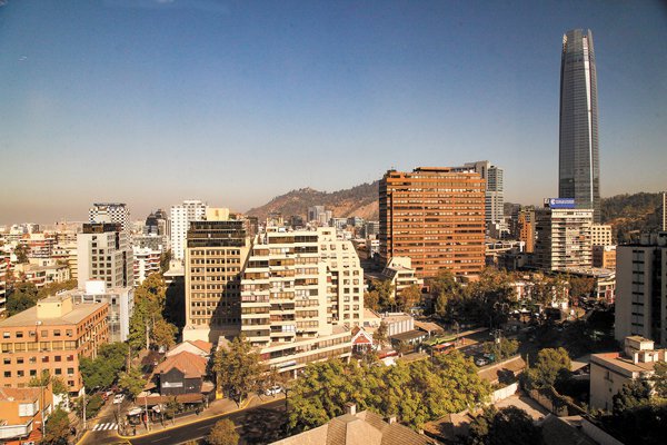 FMI prevé que Chile logre el equilibrio fiscal en 2021 y alerta por deuda global