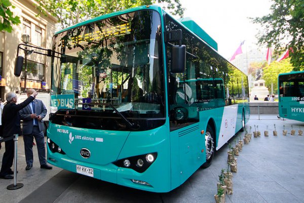 Gobierno quiere debutar este año con 150 buses eléctricos en Transantiago