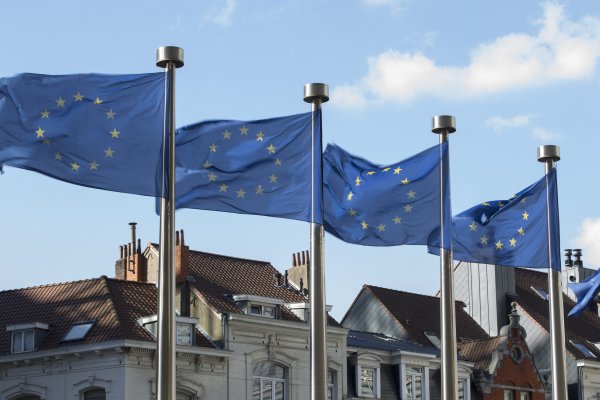 Bruselas amplía cinco años aranceles antidumping a productos de acero chino