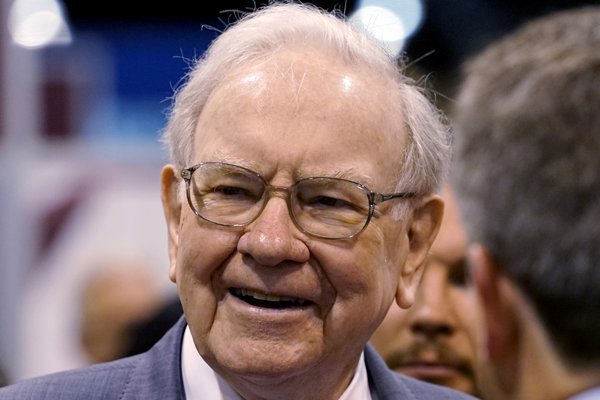 Warren Buffett deja directorio en momento crucial para Kraft Heinz