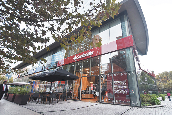 Banco Santander abre nueva sucursal “Work Café”