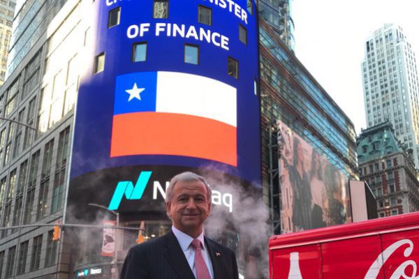 Larraín promete remover las trabas para la integración financiera
