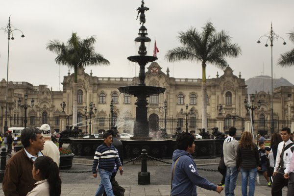 La pobreza en Perú aumentó en 2017 por primera vez en este milenio