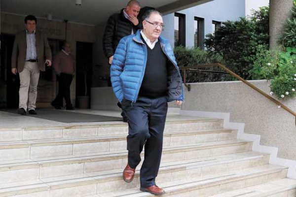 Senador Huenchumilla se baja de la carrera por presidir la DC