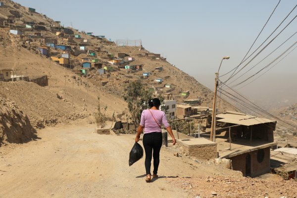 Pobreza en Perú sube por primera vez desde 2001 en medio de desaceleración