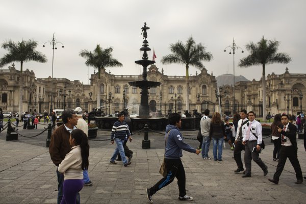 Nuevo gobierno de Perú ya perdió a su primer ministro: renuncia el titular de Producción