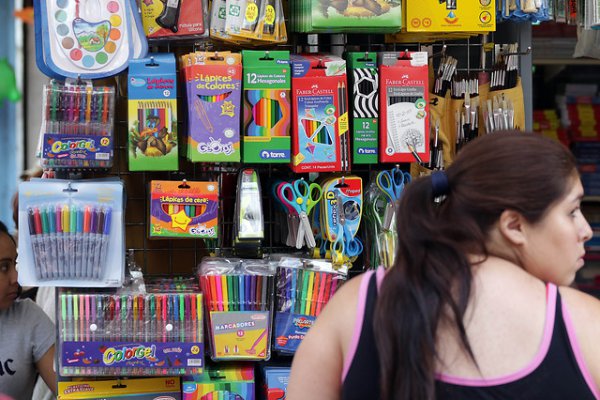 Cambio de hábito en compras escolares empuja con fuerza las ventas minoristas en marzo