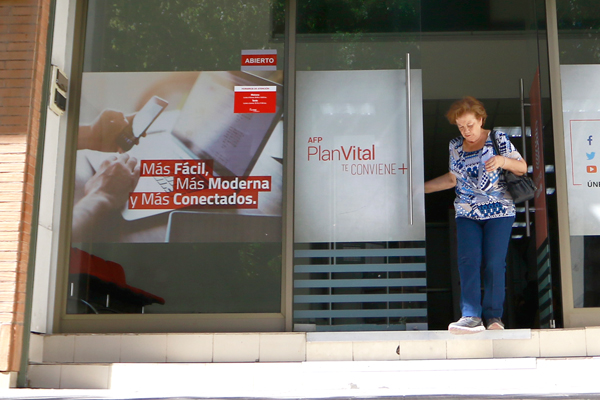 Afiliados de PlanVital podrán dejar la AFP desde julio y el resto de la industria se prepara