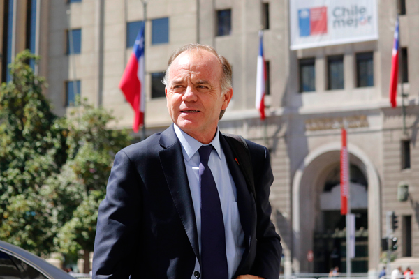 Ministro Walker: trabajadores extranjeros en la agricultura seguirán aumentando