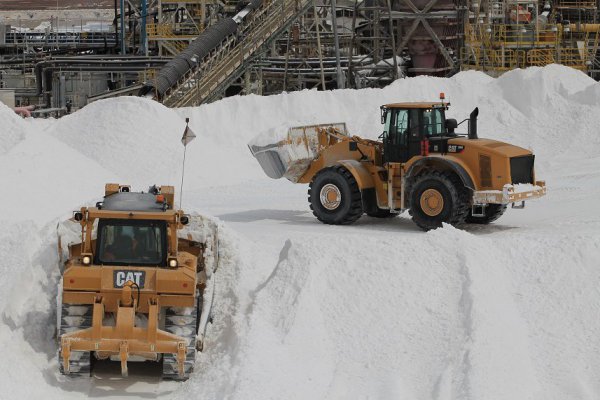 SQM, el "rey mundial" del litio, está listo para inundar el mercado y China quiere su parte