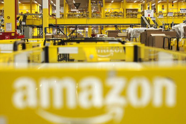 Ganancias de Amazon se más que duplican y sus ingresos se disparan 43%
