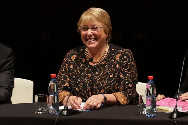 Bachelet reaparece y recrimina a Piñera: "Se ha buscado torcer el objetivo de algunas leyes"