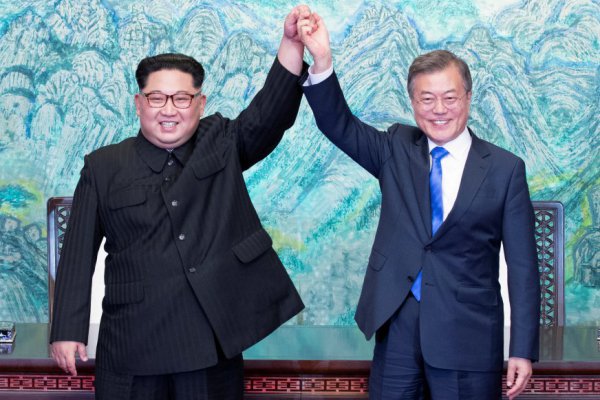 <p>Histórico encuentro de las dos Coreas</p>
