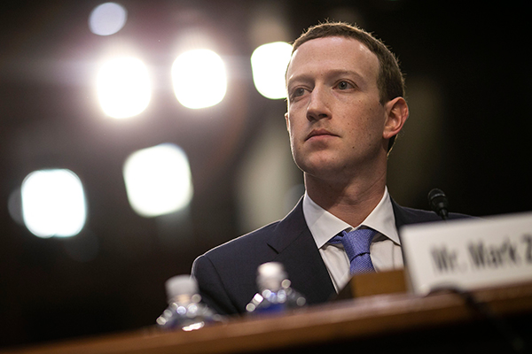 Mark Zuckerberg, fundador de facebook, fue citado al Congreso a testificar por el escándalo