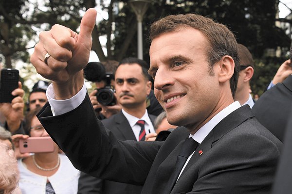 Macron eliminará en 2019 impuesto a los ricos que se vayan de Francia