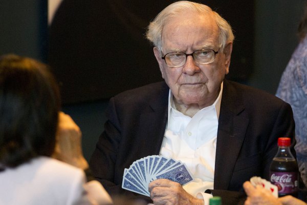 Apple salta a un nuevo máximo histórico gracias a inversión de Warren Buffett