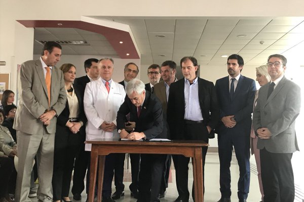 Presidente Piñera anuncia cambios a ley de fármacos que incluye venta en supermercados