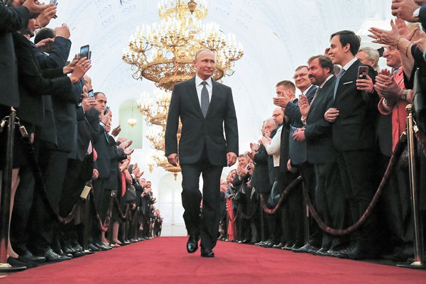 Putin promete modernizar Rusia al asumir un cuarto período como presidente