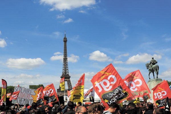 Gobierno francés endurece el tono ante demandas laborales del sector de transportes