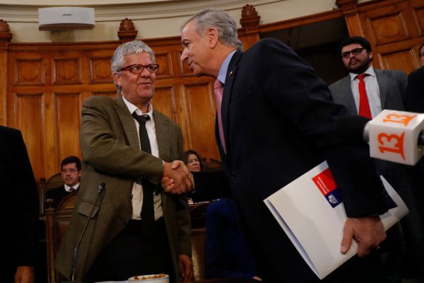 Nicolás Eyzaguirre y Felipe Larraín en el ex Congreso para debatir sobre déficit presupuestario