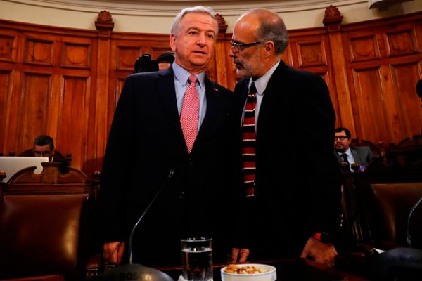 Felipe Larraín y Rodrigo Valdés en el ex Congreso. Agencia Uno