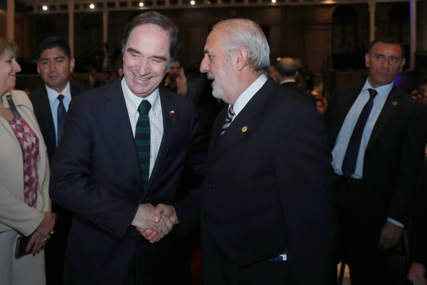 Sube presión para salida de fiscal nacional tras polémica por reuniones con Larraín