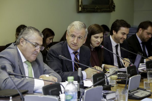 Ministro de Hacienda presentó indicaciones al proyecto de ley que moderniza la legislación bancaria