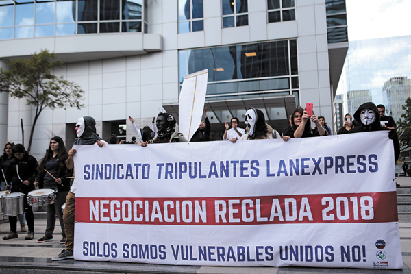 Demandas cruzadas de Latam y el sindicato: se acusan prácticas desleales y precarización laboral