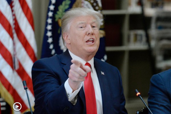 Trump confirma retiro de EEUU del acuerdo nuclear con Irán y restablece sanciones