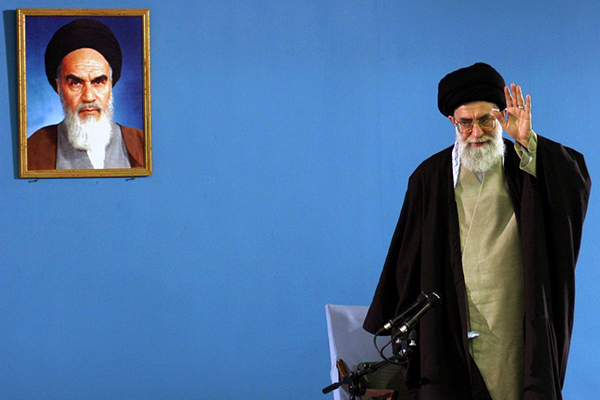 Ayatolá Jamenei dice que Irán no negociará con EEUU y que no se fía de Europa