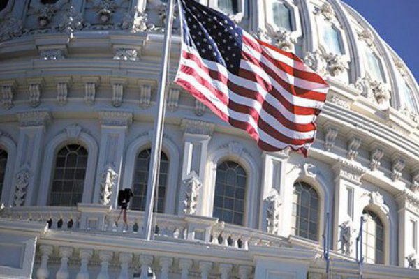 Precios al productor de EEUU suben levemente