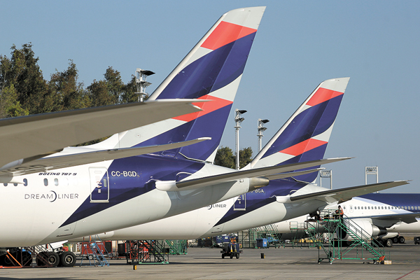 Latam Airlines anticipa alza en precios de pasajes por el petróleo