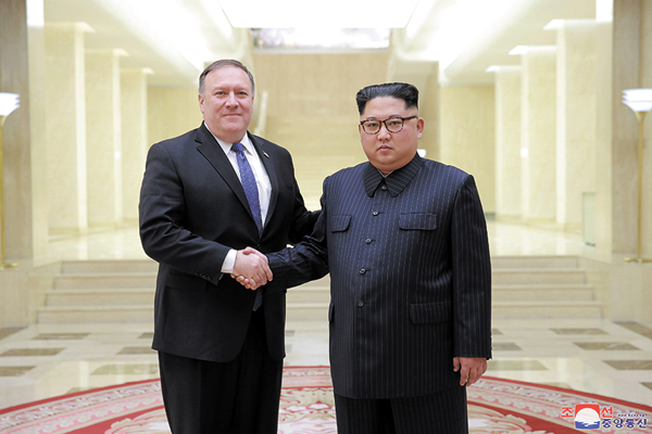 Norcorea libera a estadounidenses antes de cumbre entre Trump y Kim