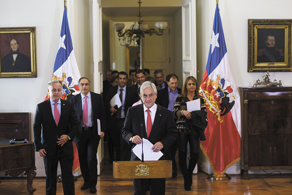 Oposición se alinearía para acusación a ministro Santelices