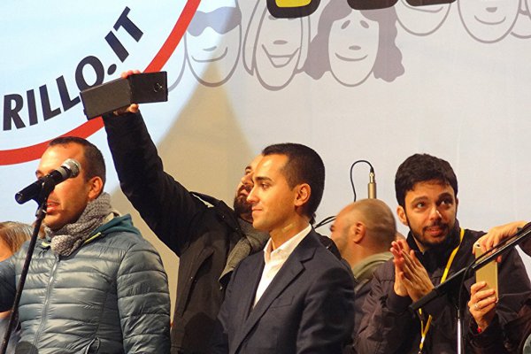 Con la bendición de Berlusconi el populismo queda a un paso de gobernar en Italia
