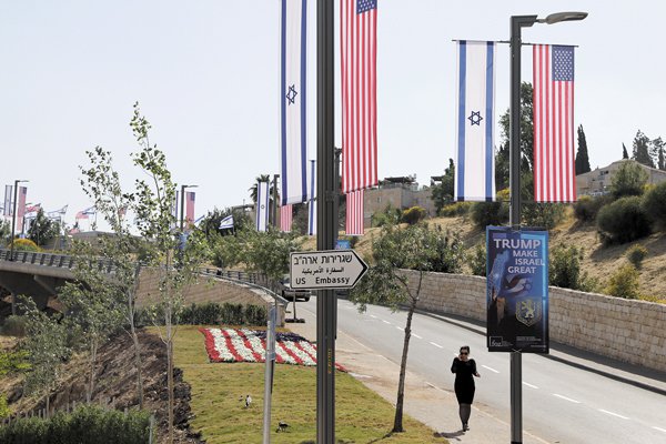 EEUU abre hoy su controvertida embajada en Jerusalén en un triunfo simbólico para Israel