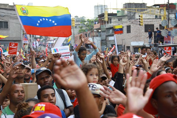 Las irregularidades que empañan las elecciones presidenciales en Venezuela