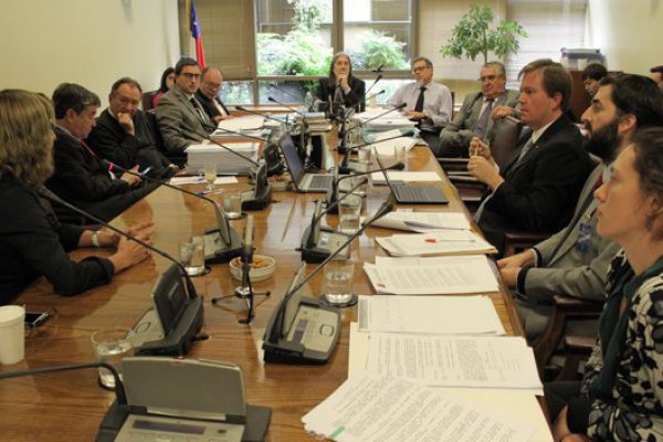 Gobierno no logra reunir a la oposición en mesa técnica para reserva bancaria