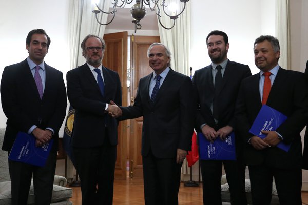 Gobierno y Sofofa crearán mesa de trabajo por descentralización