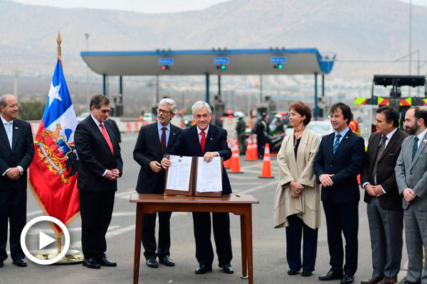 No más barreras en los peajes de las carreteras: Piñera anunció programa para instalar sistema de pago automático