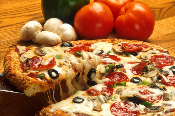 Telepizza y Pizza Hut anuncian fusión y en Chile tendrán casi 70% del mercado
