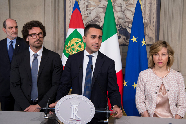 Alianza de gobierno populista en Italia agita los mercados por propuestas euroescépticas