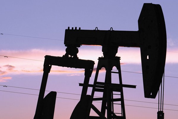 El petróleo supera la barrera de los US$ 81 y analistas prevén alza hasta los US$ 100 en meses