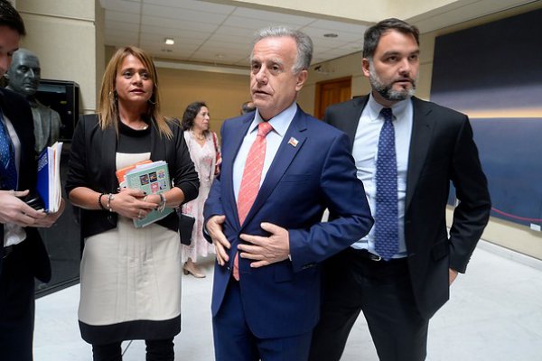 La oposición, sin la DC, presentó acusación constitucional contra ministro Santelices