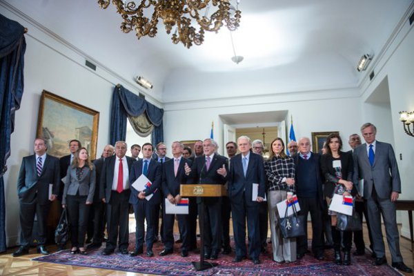 Piñera lanza comisión con ministros de la Concertación, ex banqueros centrales y dirigentes